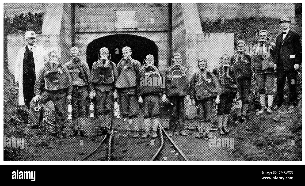 1918-Retter für Kohle-Bergbau-Katastrophe gerüstet Stockfoto