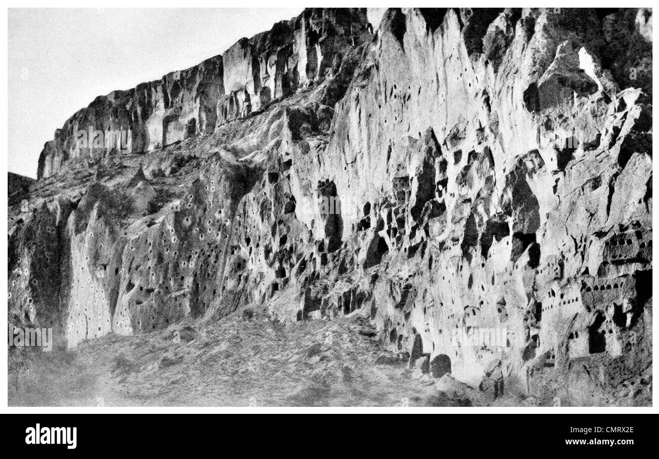 1919-Ürgüp Burgut Kalesi Nevşehir Provinz Zentral-Anatolien-Türkei. Cappadocia cave Stockfoto