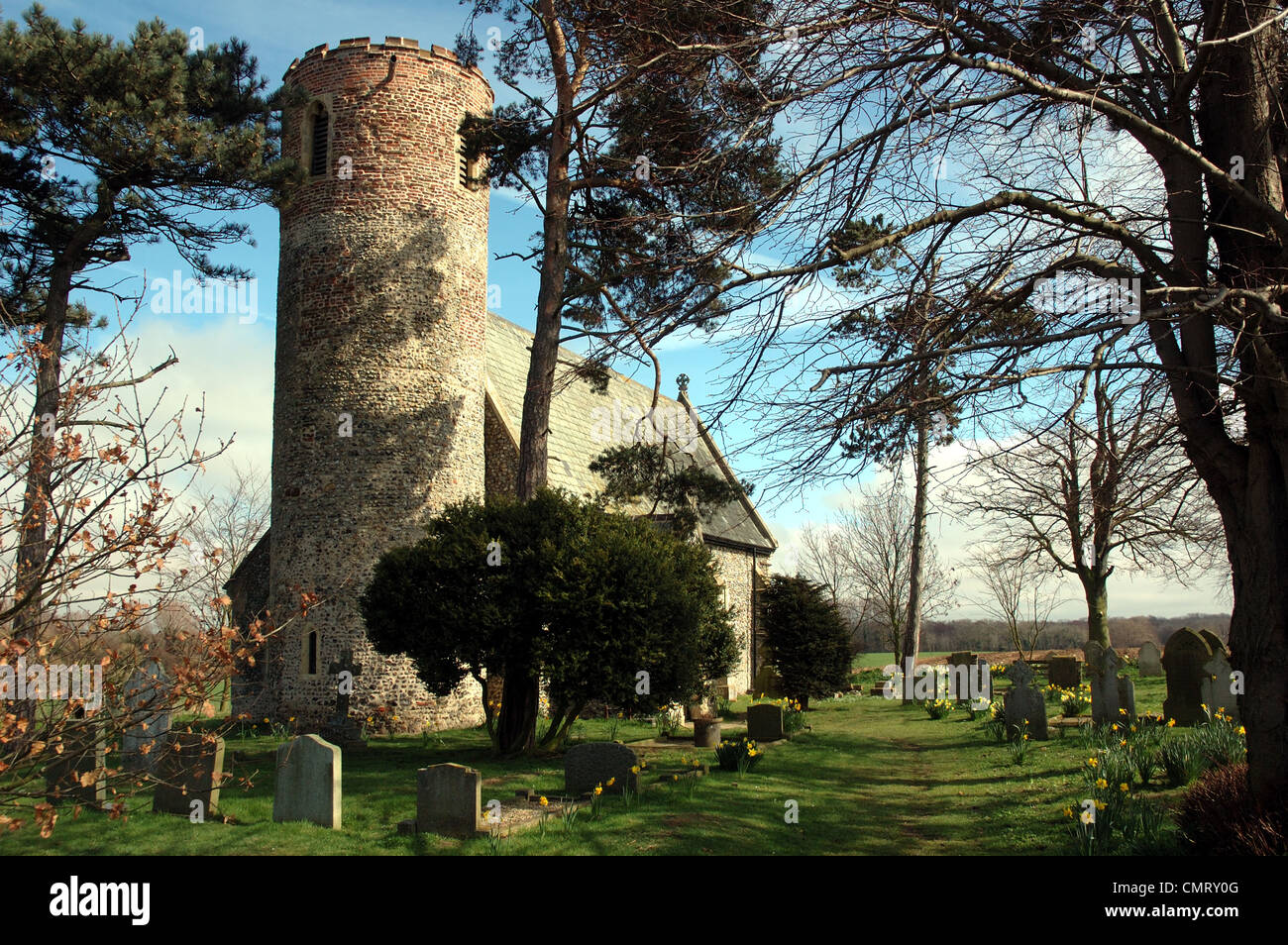 Der Runde Turm der St. Mary Church, Fishley, in der Nähe von Acle, Norfolk wird behauptet, von einigen sächsischen Ursprungs sein, andere sagen, Norman. Stockfoto