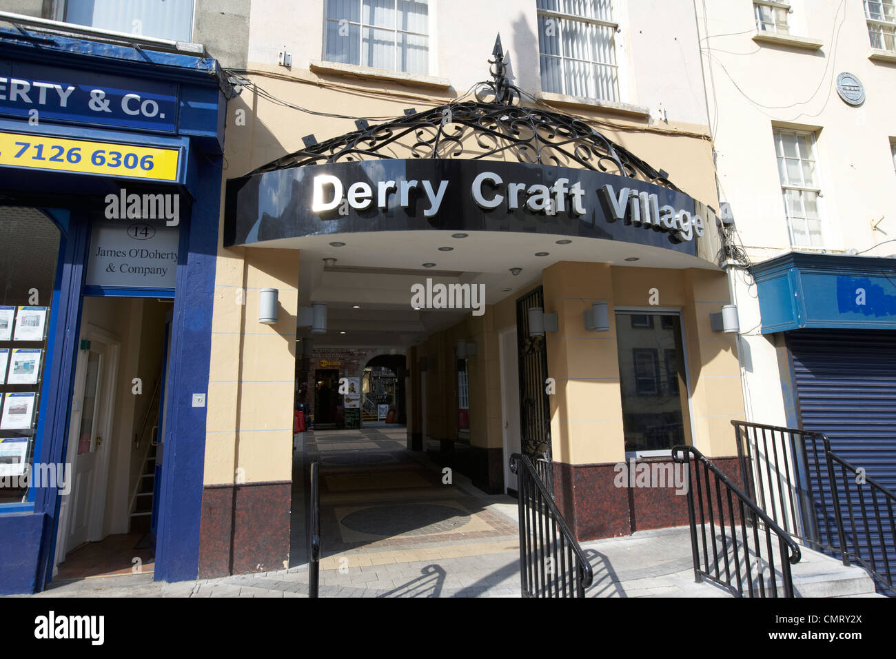 Eingang zum Derry Handwerk Dorf Shipquay Straße Derry City County Londonderry Nordirland Großbritannien. Stockfoto