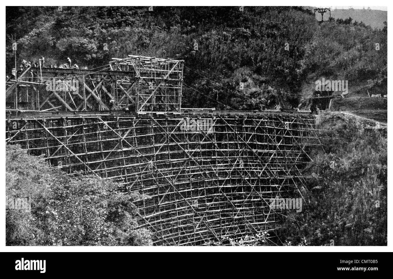 1923 Bau Bau Eisenbahnbrücke in Japan Stockfoto