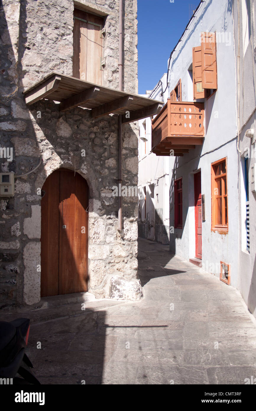 Schmale Pfade in der Altstadt auf der griechischen Insel Nisyros. Stockfoto