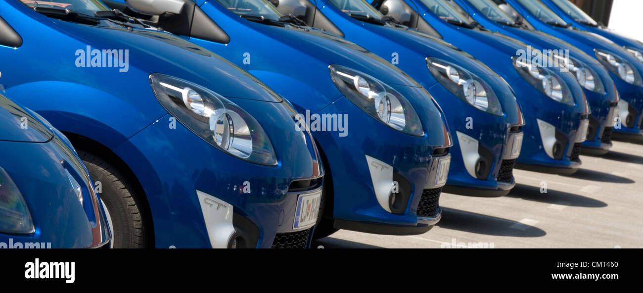 Auto - Reihe von Renault Neuwagen Stockfoto