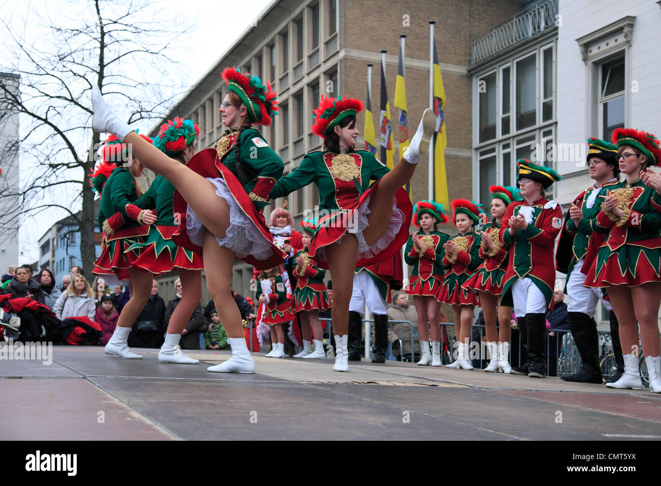 Tanz-Gruppe, Linner Burggarde Greiffenhorst, Rheinischen Karneval 2012, Altweiber, Sturm auf das Rathaus, D-Krefeld, Rhein, Niederrhein, Nordrhein-Westfalen, NRW Stockfoto