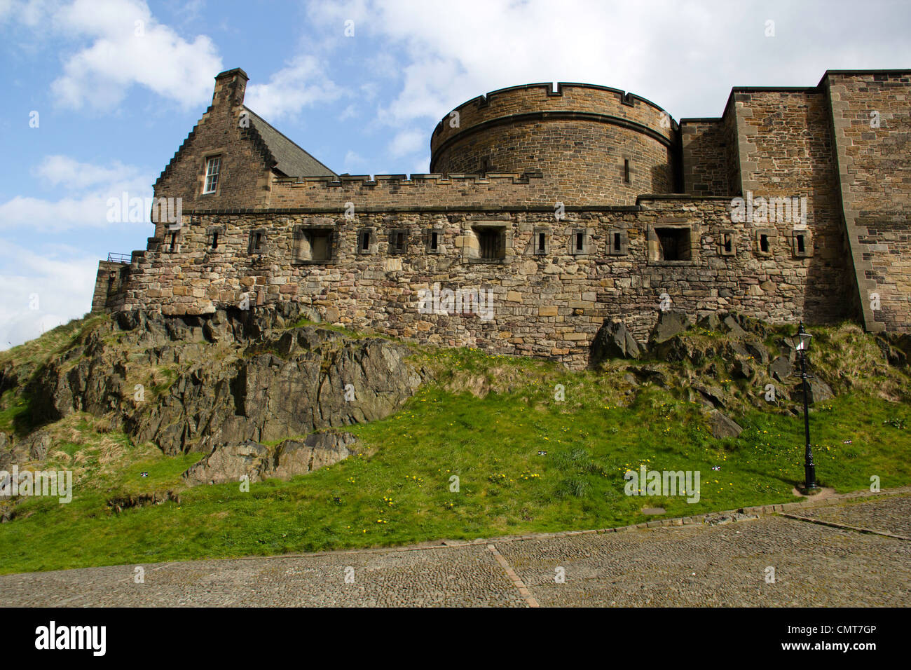 Bestandteil der Bau des Edinburgh Castle. Das Schloss ist auf einem vulkanischen Felsen gebaut, und es gibt eine Menge von Felsen ringsum Stockfoto