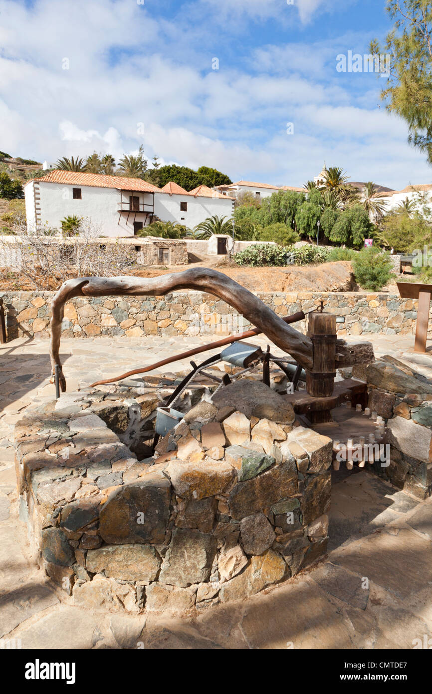 Tier versorgt Wasserrad arbeitete durch ein Kamel oder ein Esel in Betancuria, Fuerteventura, Kanarische Inseln Stockfoto