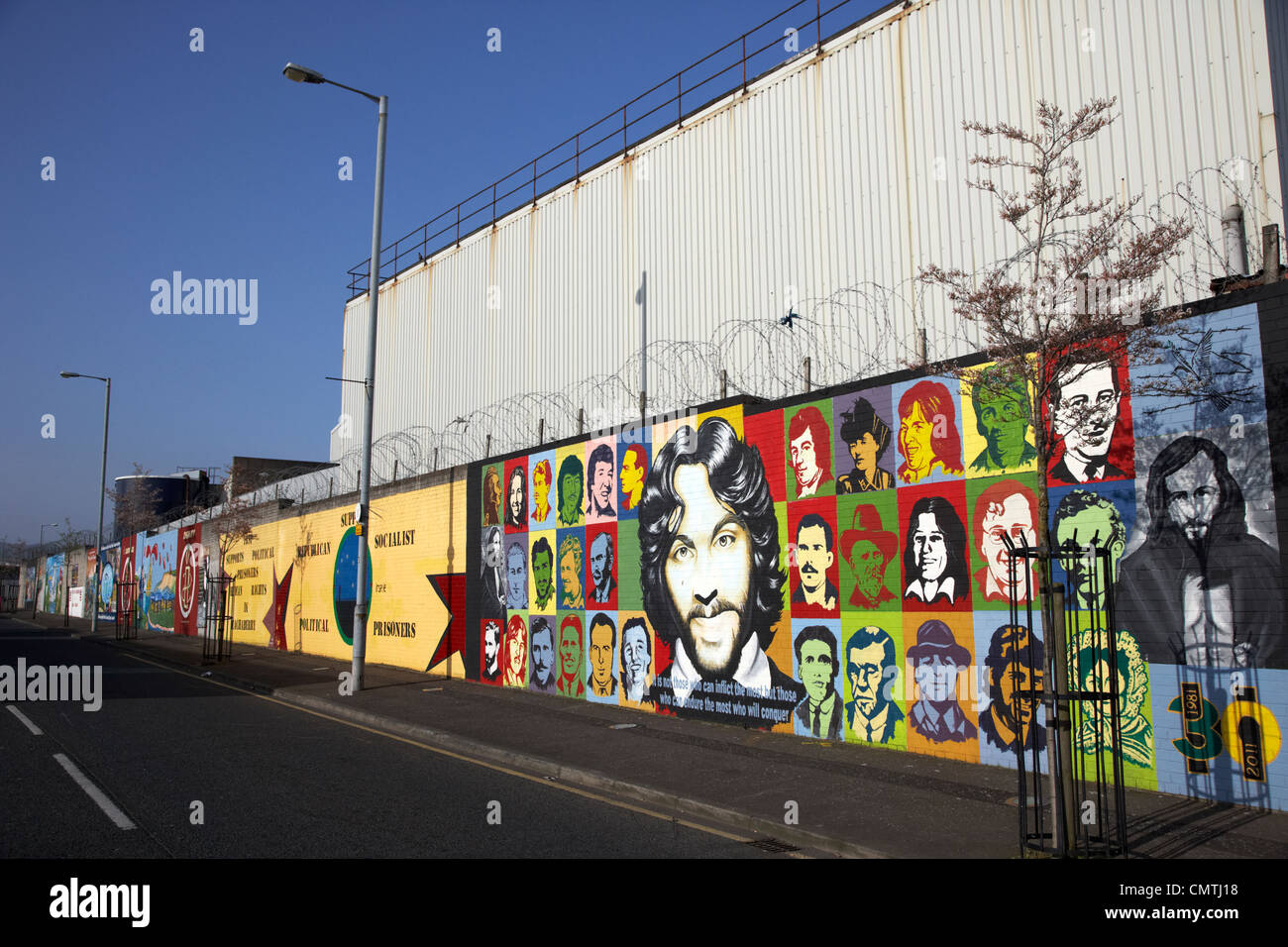 Irische republikanische und Hungerstreik Wandmalereien auf Northumberland Street an der unteren fällt weg Belfast Nordirland Vereinigtes Königreich Stockfoto