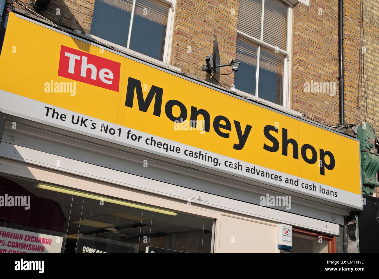 Der Geld-Shop auf Uxbridge Road, Shepherds Bush, West-London, UK. Stockfoto