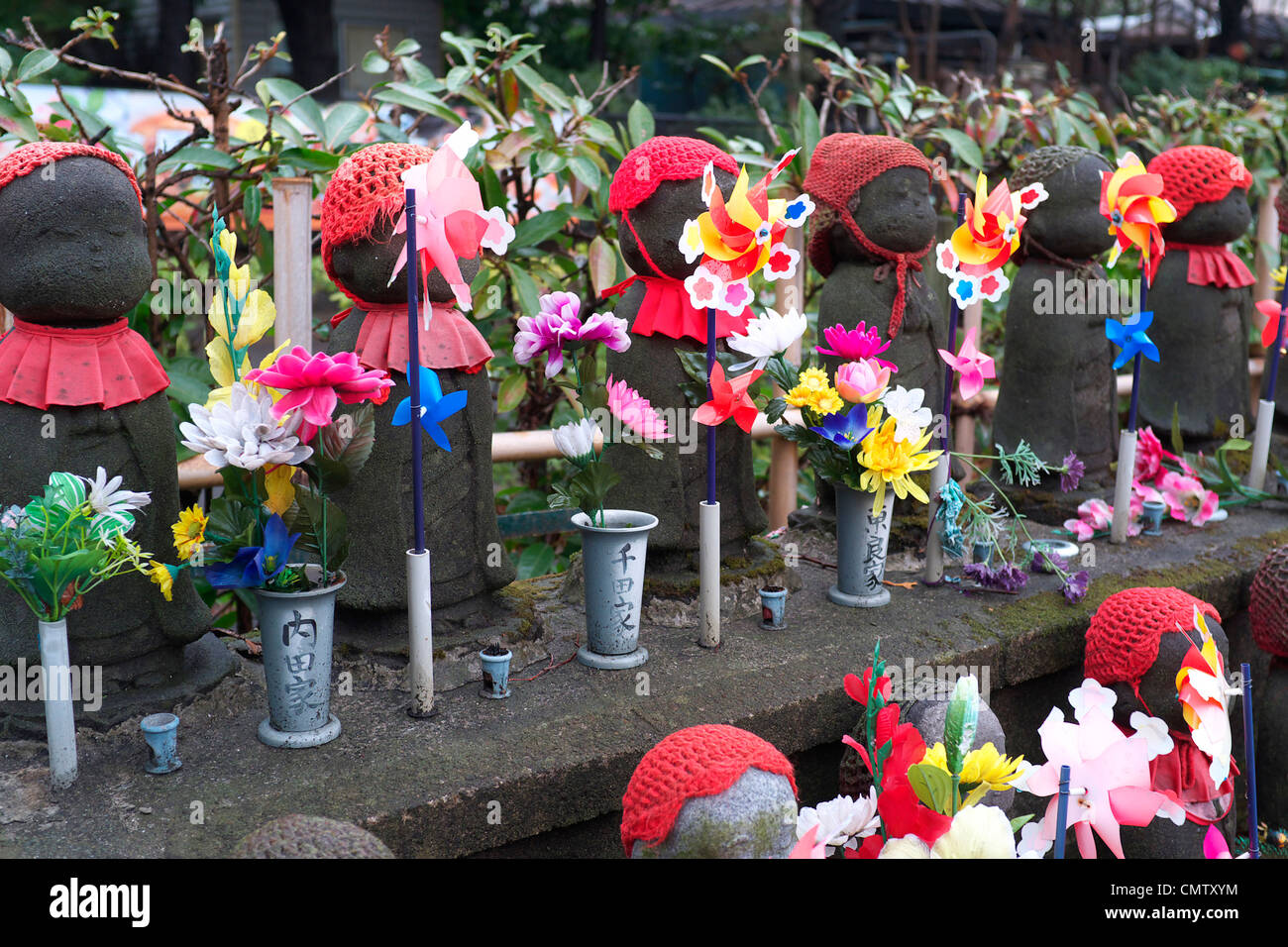 Jizo Statuen Zojo-Ji Tempel, Tokyo, Japan Stockfoto