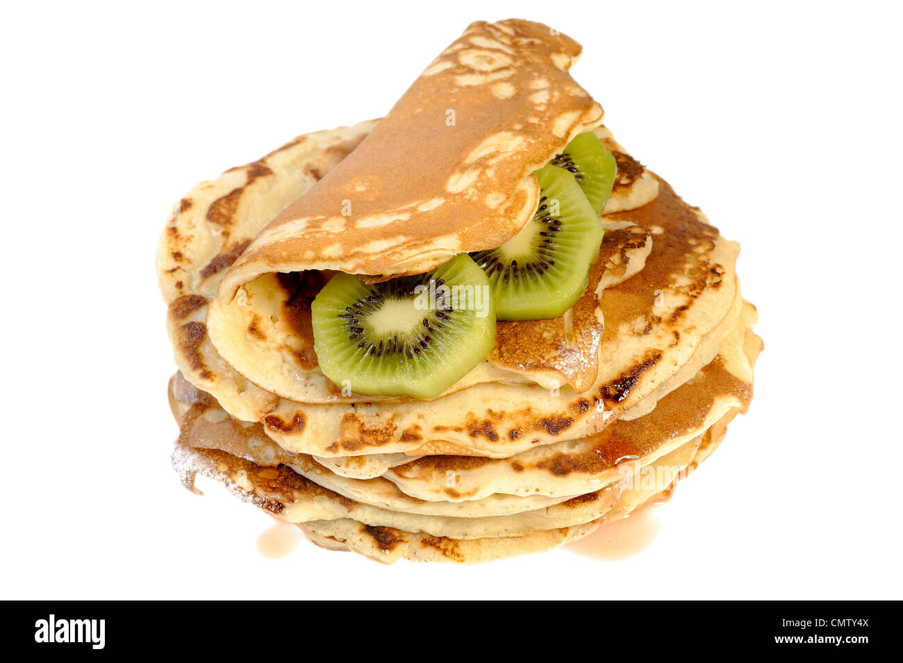 Pfannkuchen mit Kiwi auf weißem Hintergrund Stockfoto