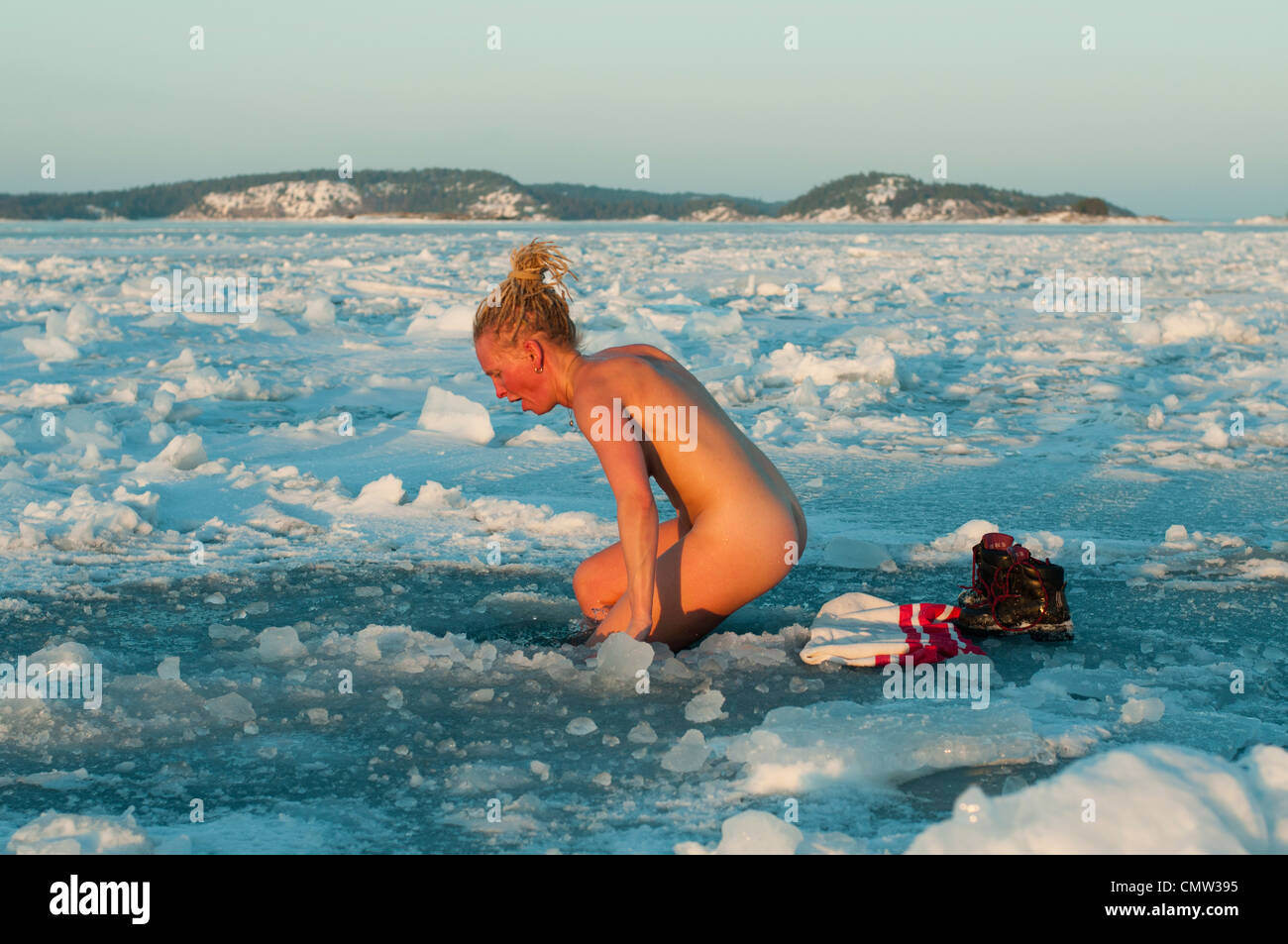 Frau nackt schwimmen Beeindruckende frische,