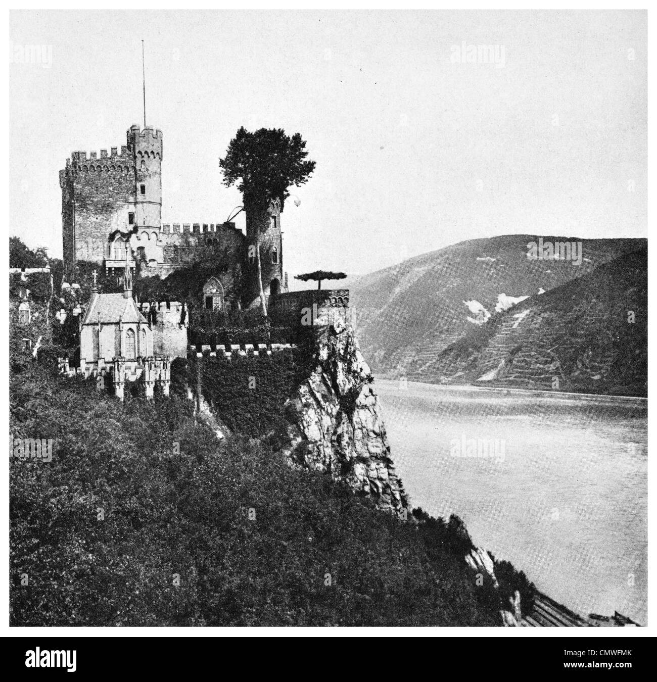 1925 Rhein der mittelalterlichen Burg Burg Rheinstein in der Nähe von Stadt von Trechtingshausen in Rheinland-Palatinae Deutschland Stockfoto