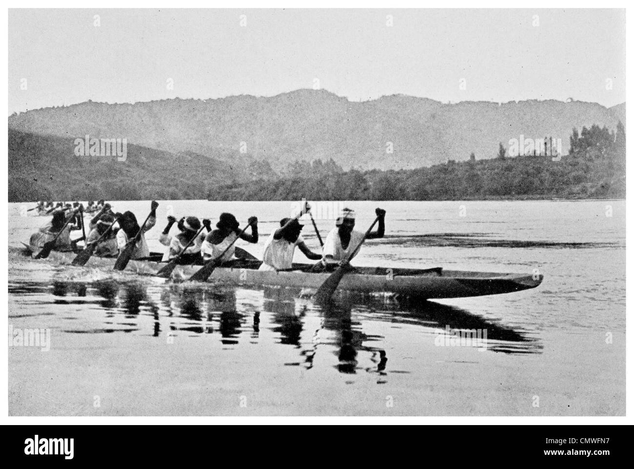 1925-Maori-Frauen Kanu Rennen Ngaruawahia Waikato Region der Nordinsel Neuseeland Stockfoto