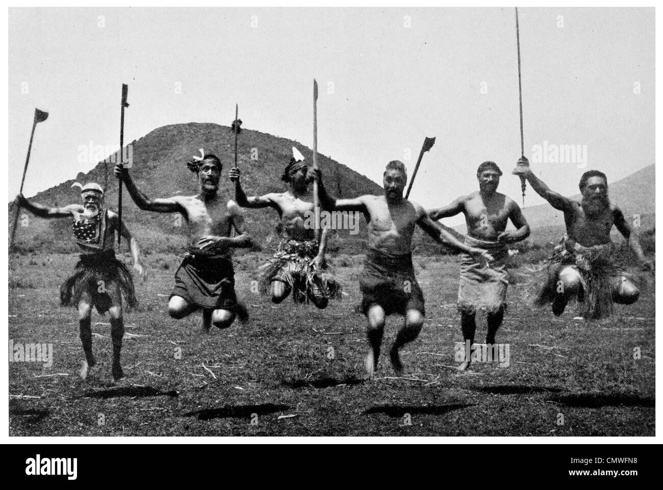 1925-Maori-Krieger Proben ein Haka Tanz New Zealand. Stockfoto