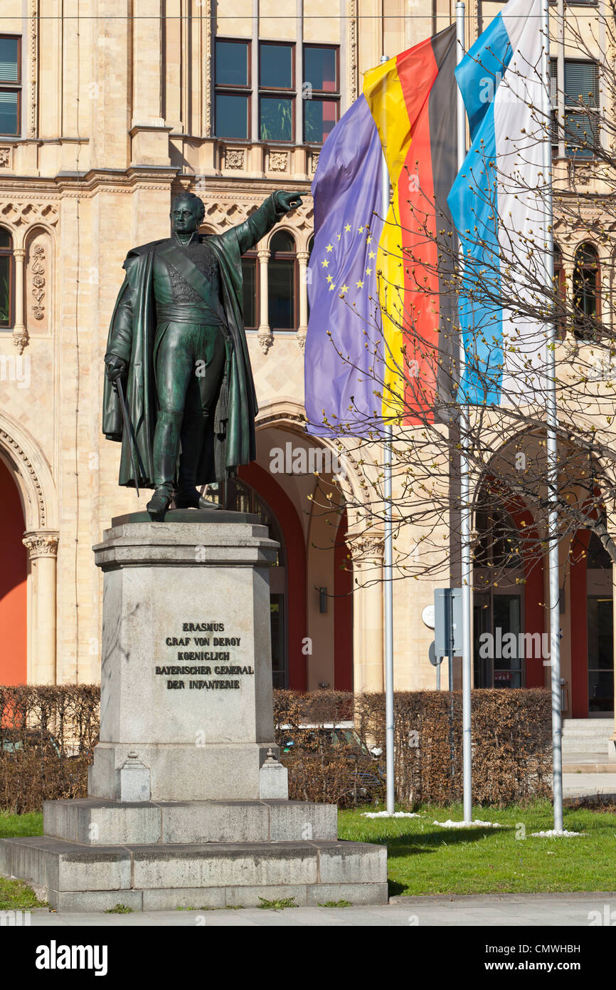 Statue von Erasmus Graf von Deroy vor der oberen Bayern Regierung; München, Bayern, Deutschland, Europa Stockfoto