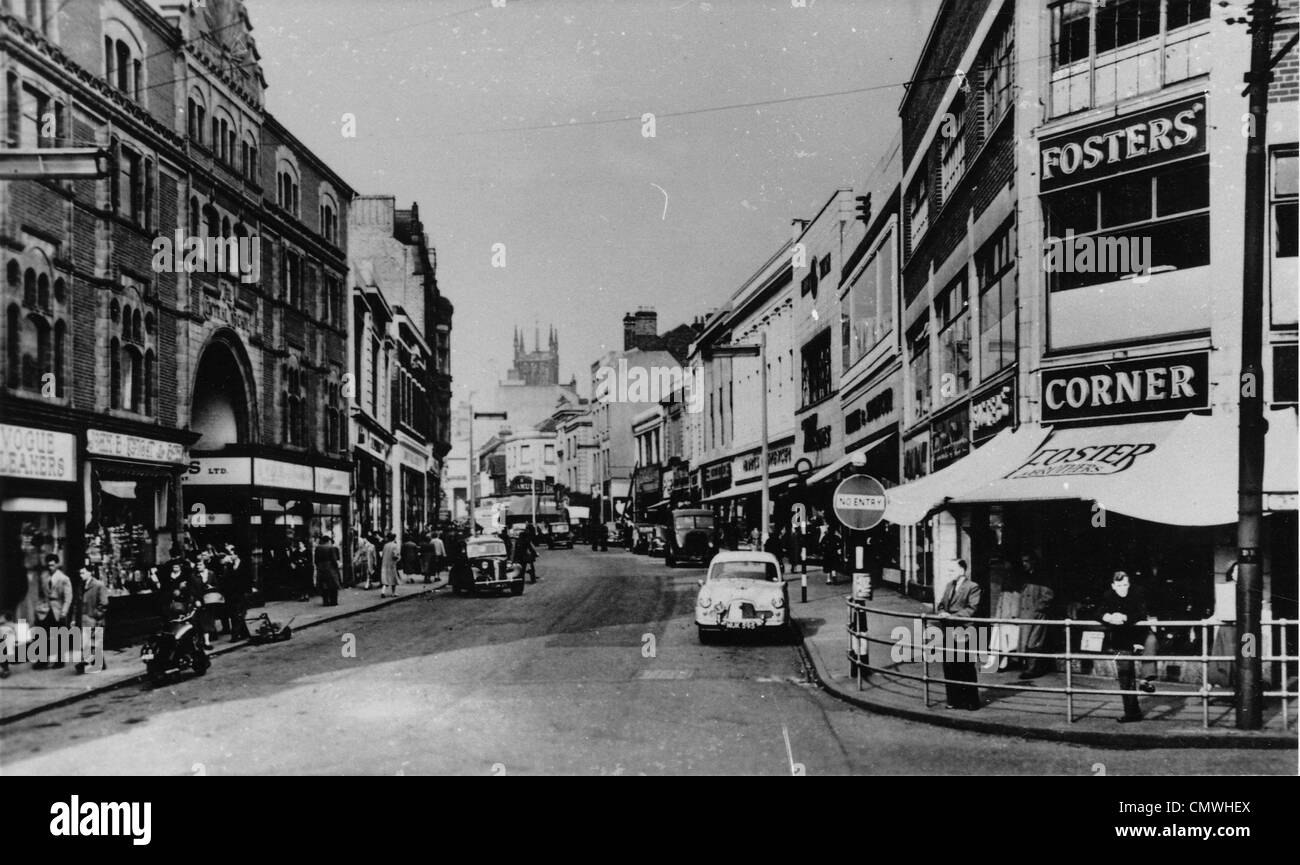 Dudley Street, Wolverhampton, ca. 1955. Dudley Street, bevor es eine Fußgängerzone wurde. Auf der linken Seite ist der Eingang zu den Stockfoto