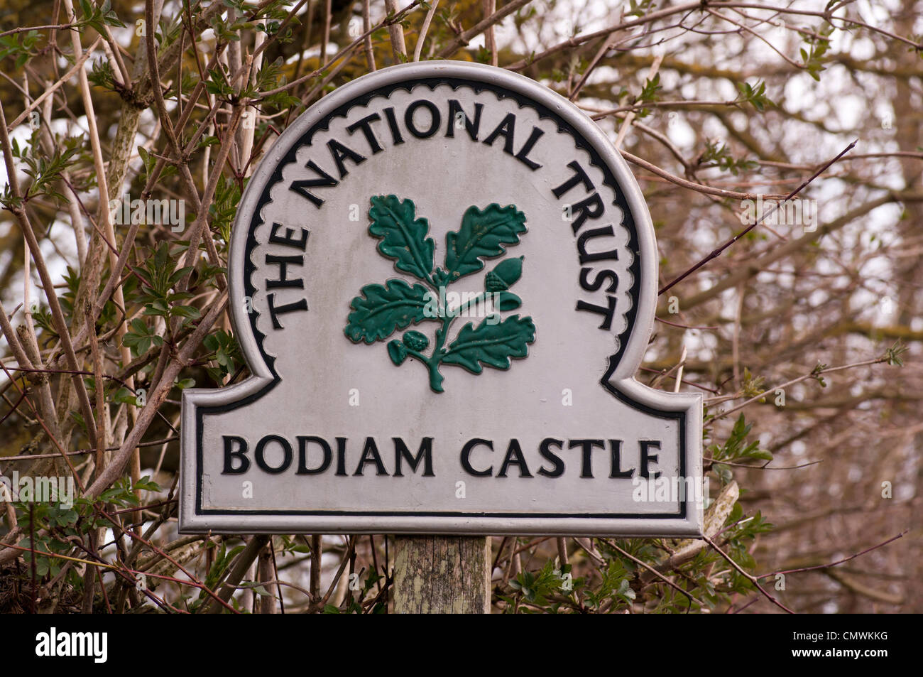 Bodiam Castle East Sussex Uk National Trust Sign (entnommen aus öffentlichem Eigentum und nicht auf dem National Trust Land) Stockfoto