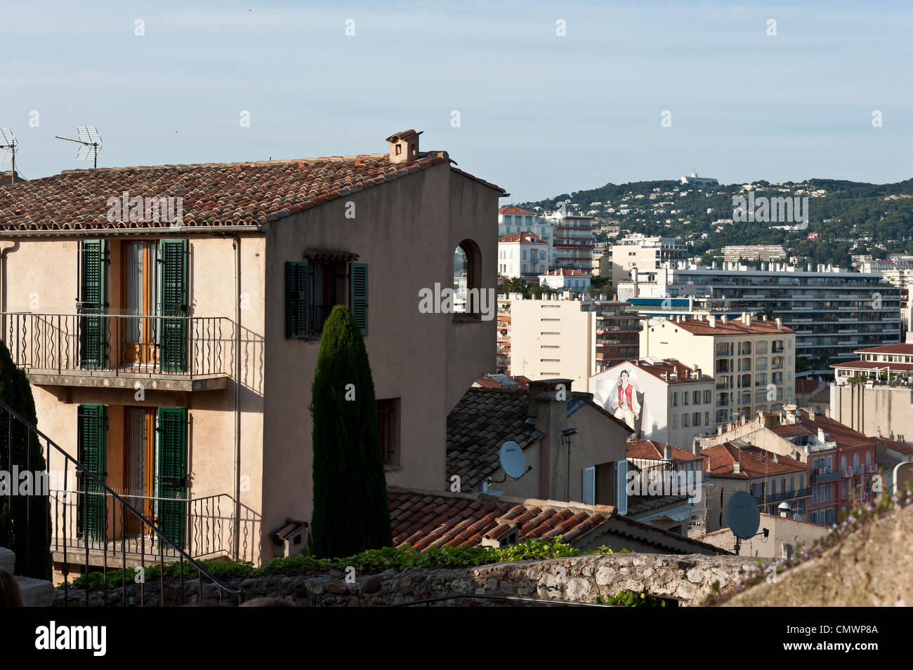 Skyline von Cannes, Frankreich Dorf während des Tages. Stockfoto