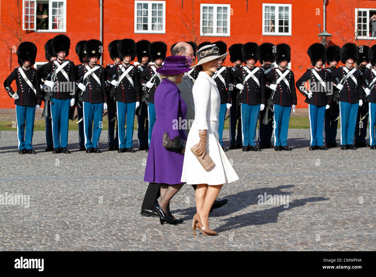 Die dänische Kronprinzessin Mary und Camilla Duchess of Cornwall besuchen Sie die National-Denkmal auf der Kastellet Zitadelle. Stockfoto