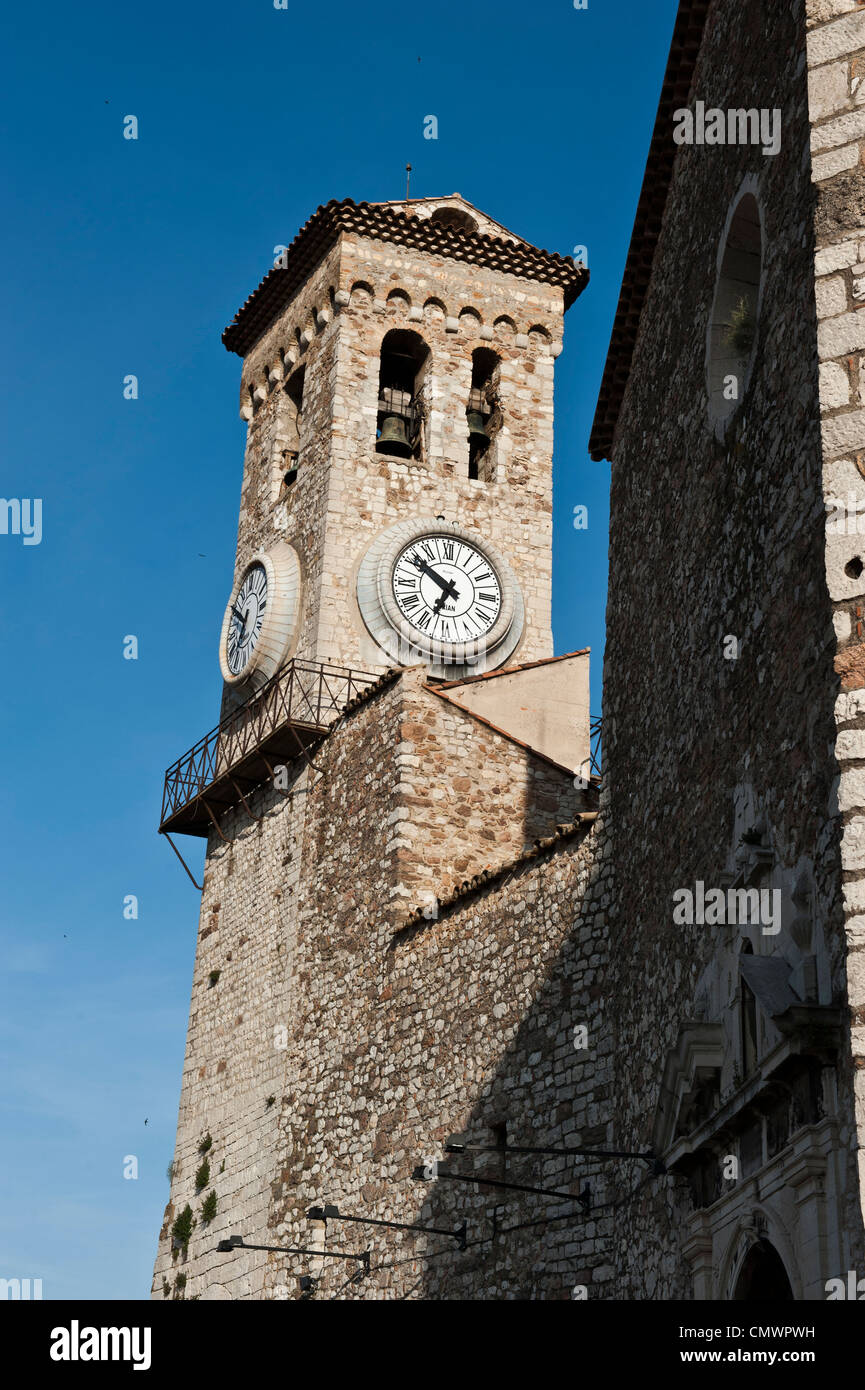 Die Uhr und Glocke Turm der Kirche von Notre Dame. Stockfoto