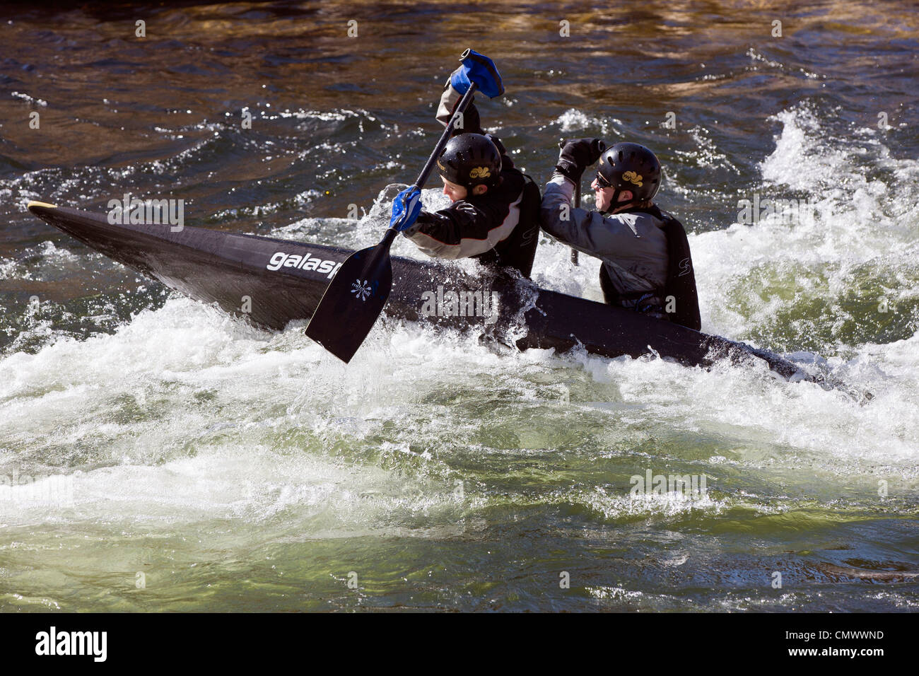 Tandem Wildwasser Kajak Slalom Racer, Arkansas River, Salida, Colorado, USA Stockfoto