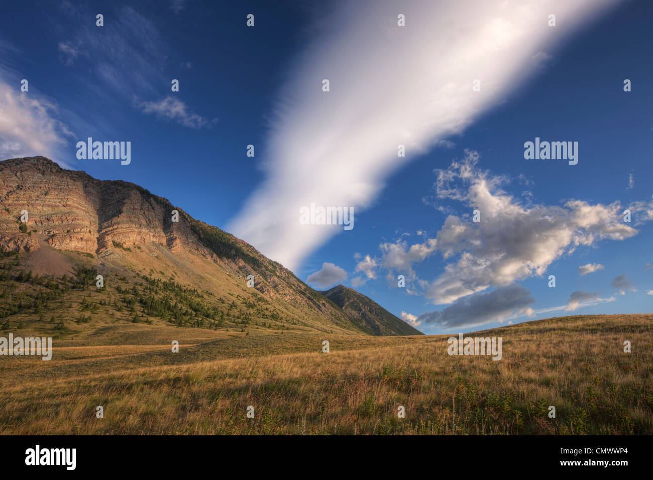 Wolke bilden über Bellevue Hill, Waterton Lakes Nationalpark, Alberta Stockfoto