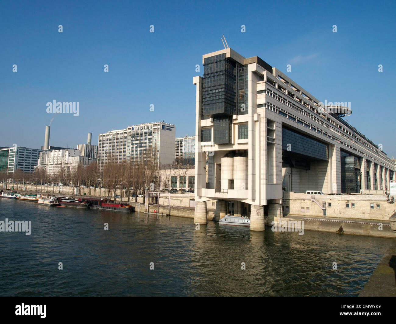Ministerium für Finanzen und Wasser Eingang, Pont de Bercy, Seine, Paris, Frankreich Stockfoto