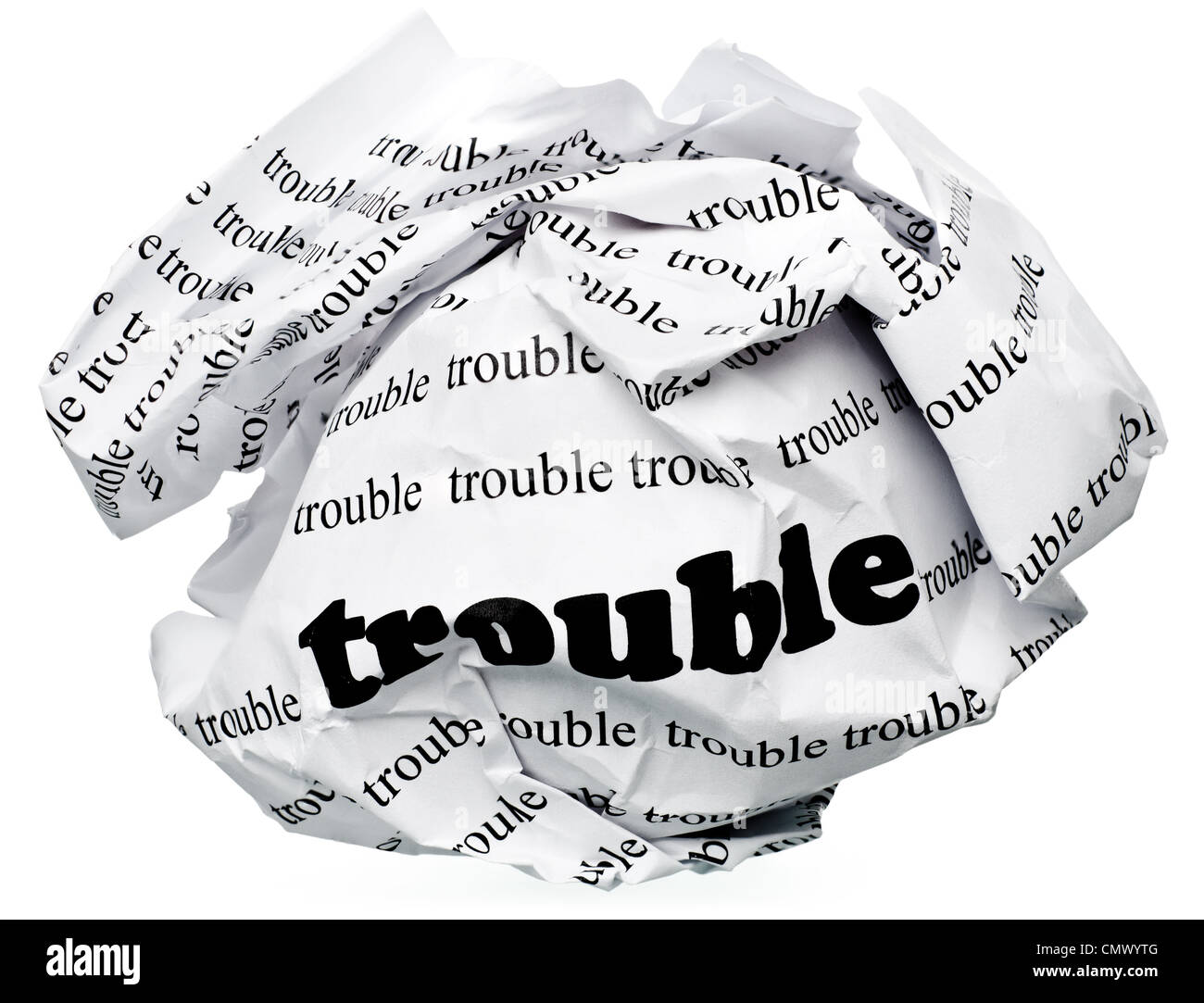 Papierkugel mit Text 'Trouble' und Clipping-Pfad auf weißem Hintergrund Stockfoto