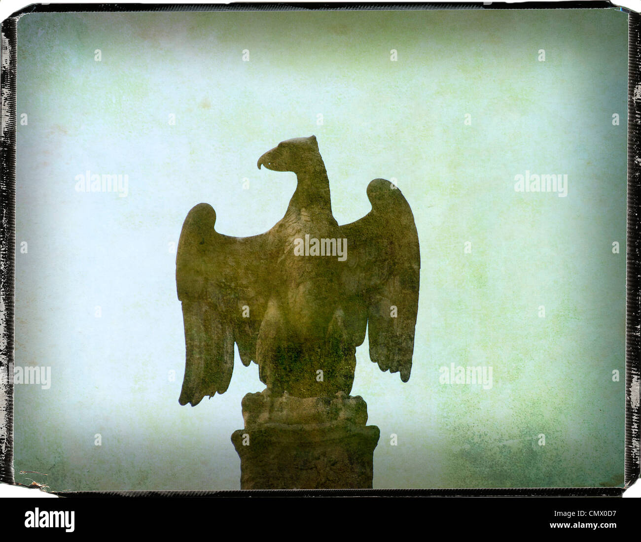 Strukturierte Effekt-Grafik eines alten römischen Adler-statue Stockfoto
