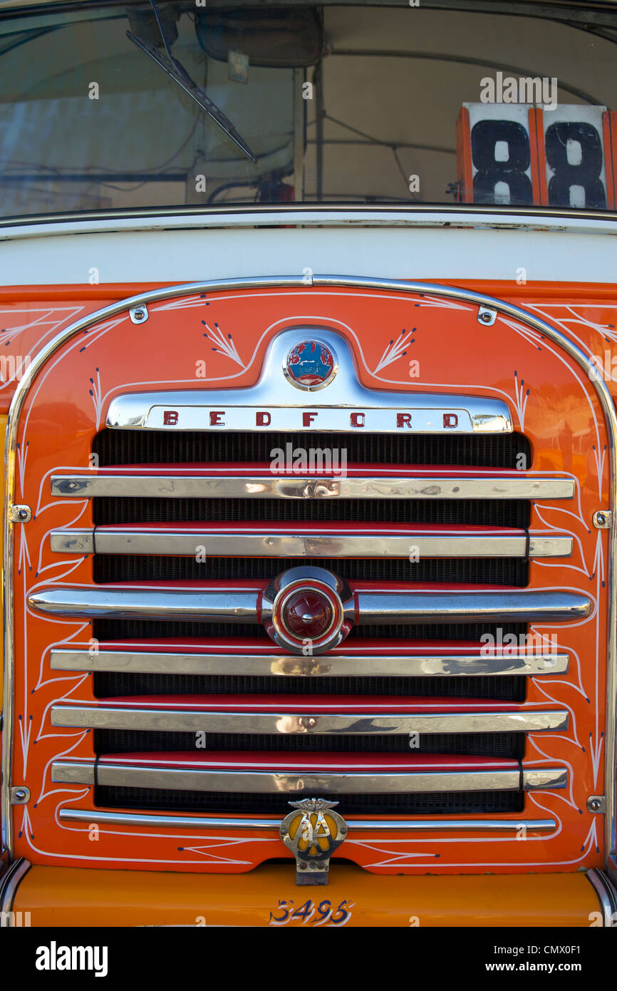 Vorderseite des alten gelbe Leyland Bus, Malta, Mittelmeer, Europa Stockfoto