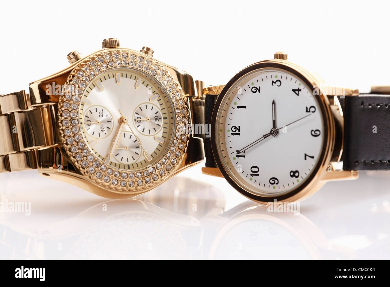 Hautnah-Armbanduhren auf weißem Hintergrund Stockfoto