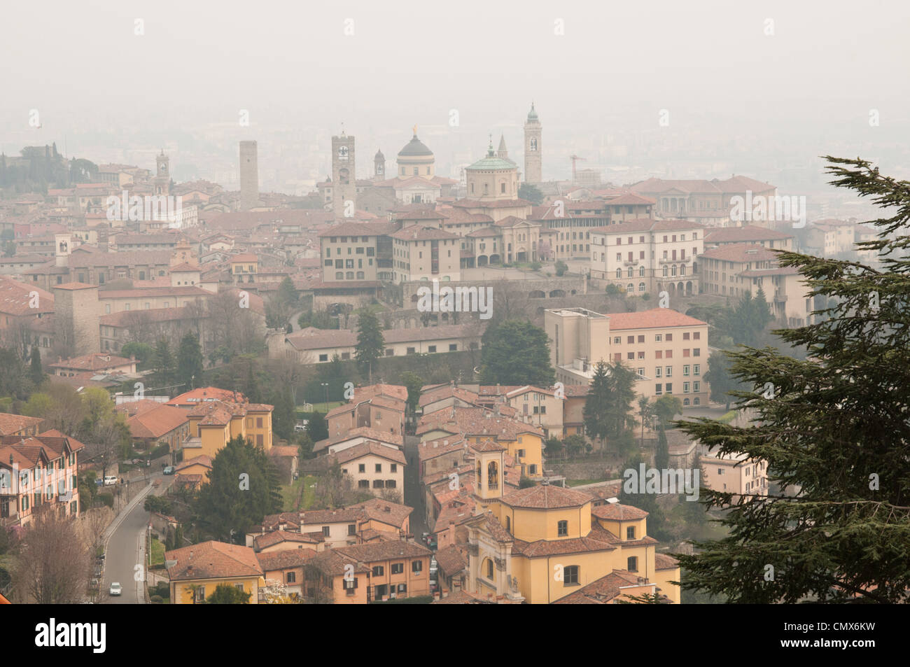 Ansicht der alten Wohnbebauung in Bergamo Italien Stockfoto