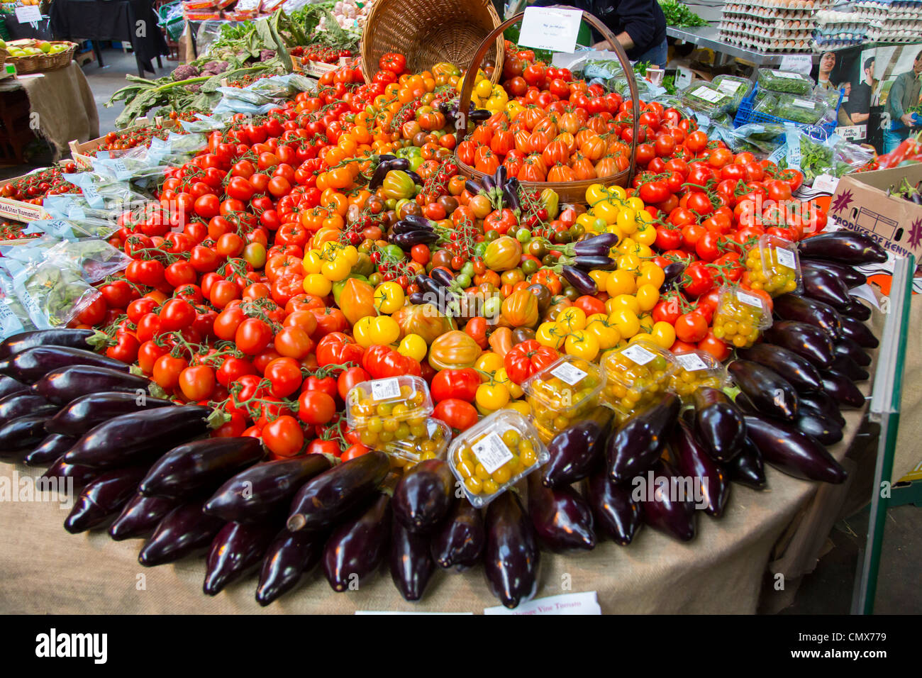 England, London, frisches Obst und Gemüse zu verkaufen in Borough Market. Stockfoto