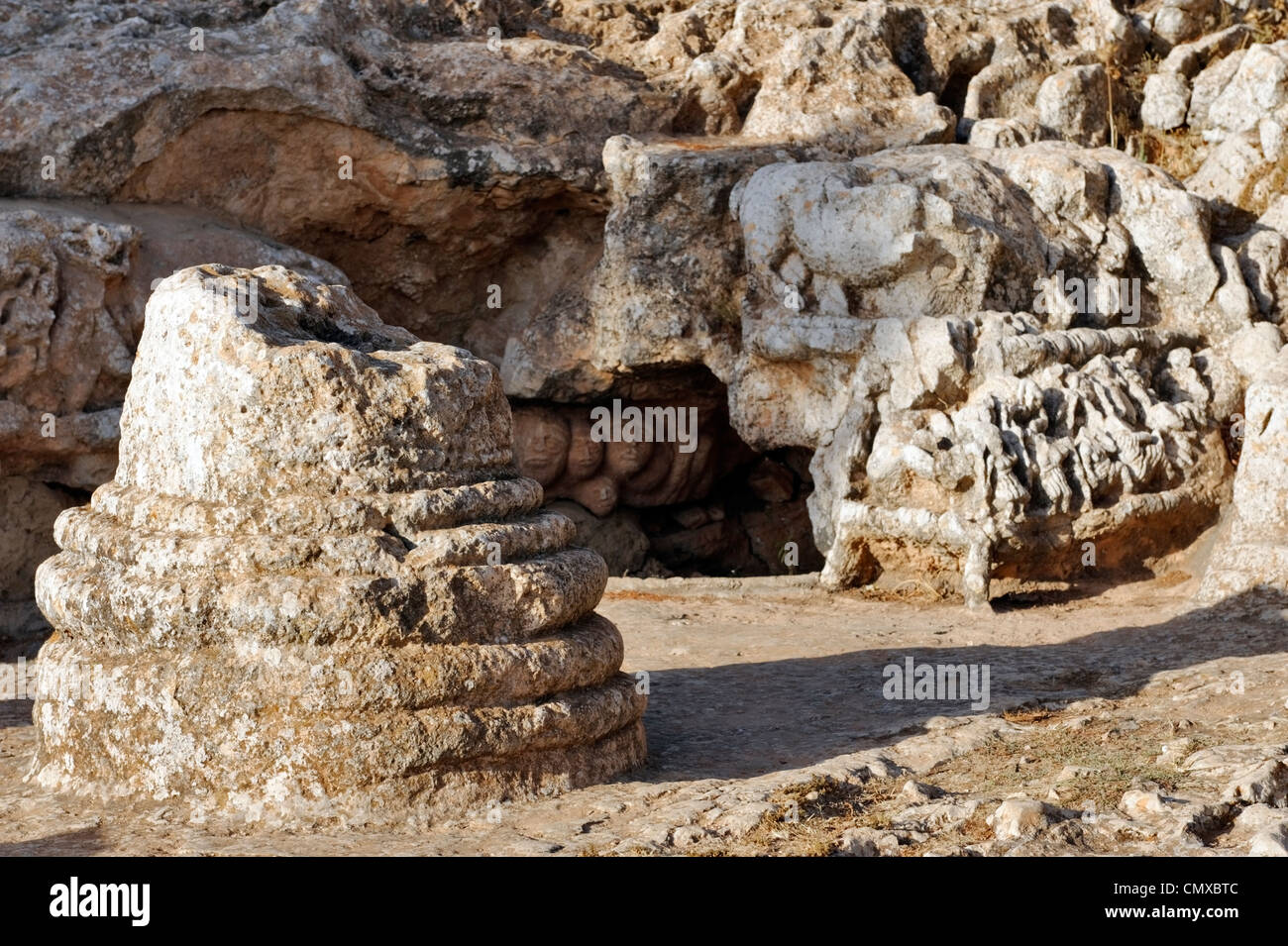 Slonta. Libyen. Blick auf den einzigartigen Felsen Skulpturen auf einen religiösen Kult Heiligtum von den Eingeborenen libyschen Bevölkerung. Stockfoto