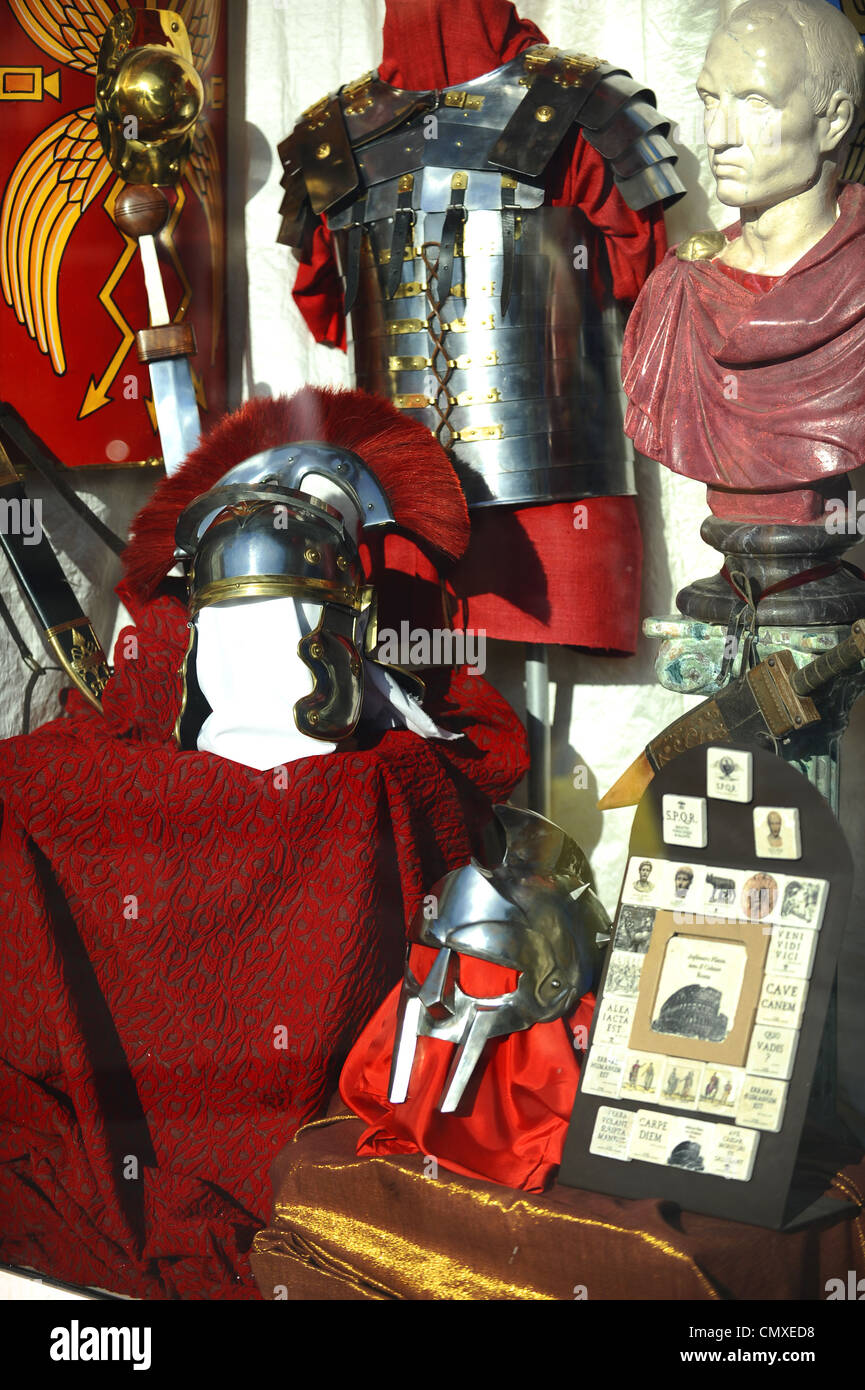Roman suit of armor -Fotos und -Bildmaterial in hoher Auflösung – Alamy