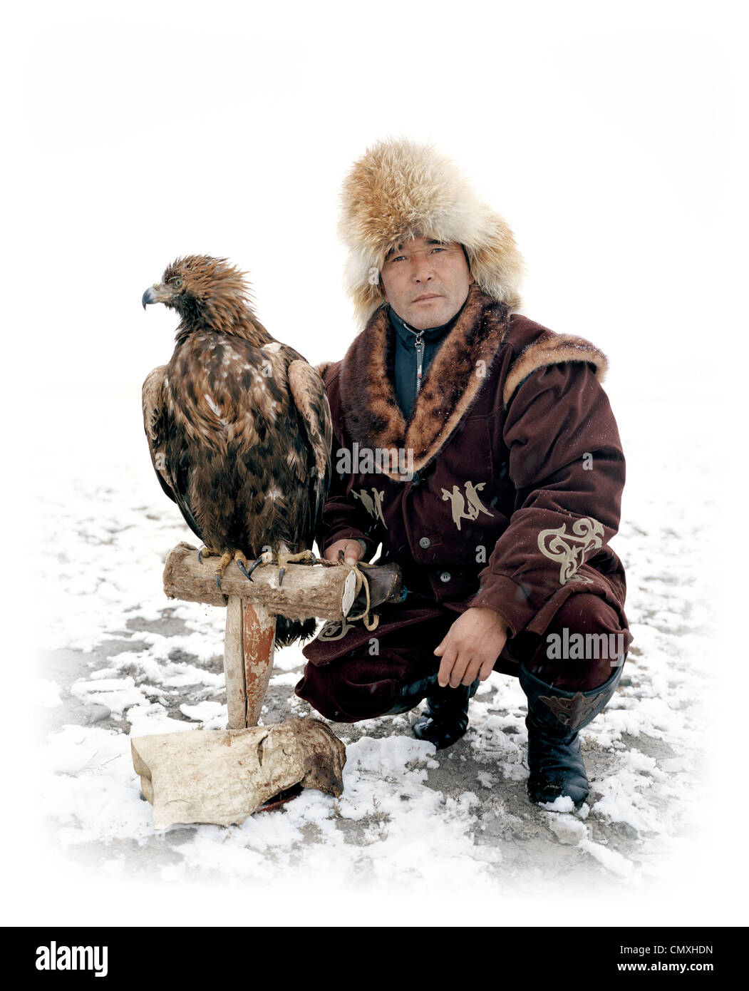 Kasachische Adler Jäger Jagd in einigen der entlegensten und unversöhnlich Teile von Kasachstan entlang der russischen Grenze Stockfoto