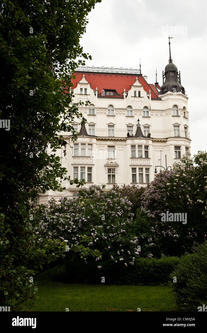 Josefov Herrenhaus mit einem Baum davor. Stockfoto