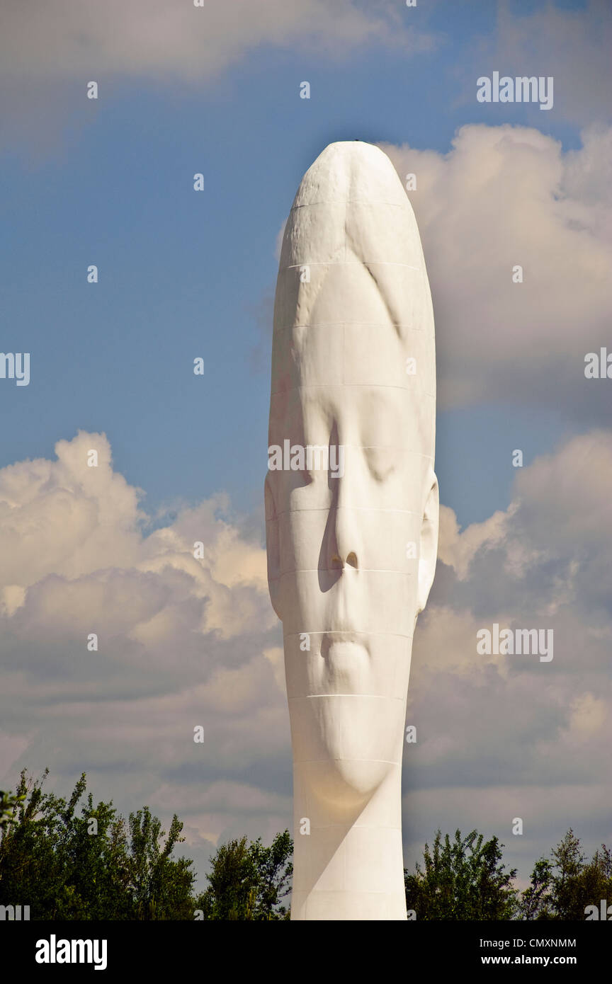Der Traum. 20m hohe Skulptur entworfen von Jaume Plensa auf dem Gelände der ehemaligen Zeche Sutton Manor in St.Helens Merseyside Stockfoto
