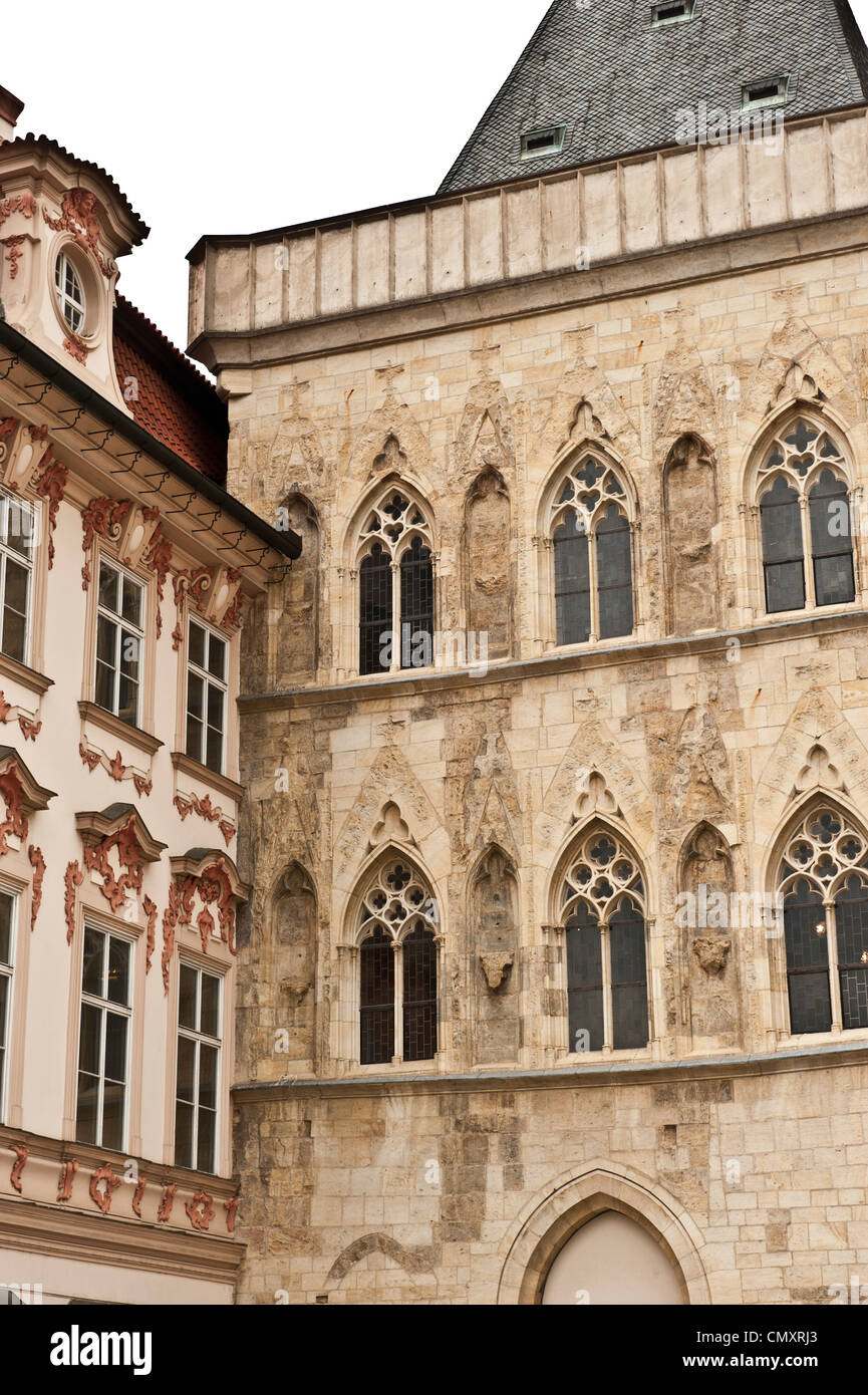 Farbbild der traditionell gestaltete Architektur der Tschechischen Republik. Stockfoto