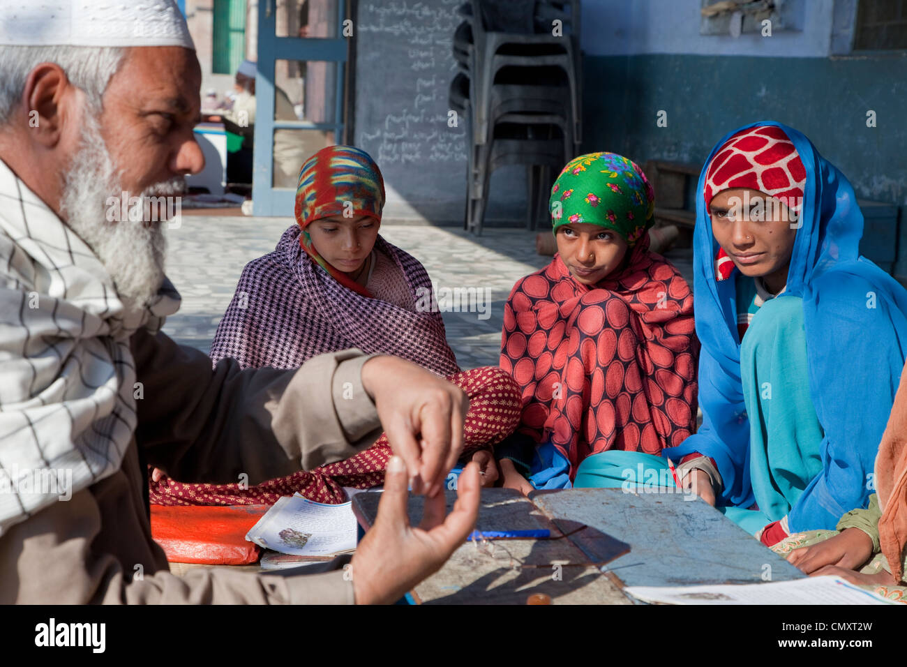 Weibliche Madrasa Studenten, Madrasa Islamia Arabien Izharul-Uloom, Dehradun, Indien. Stockfoto