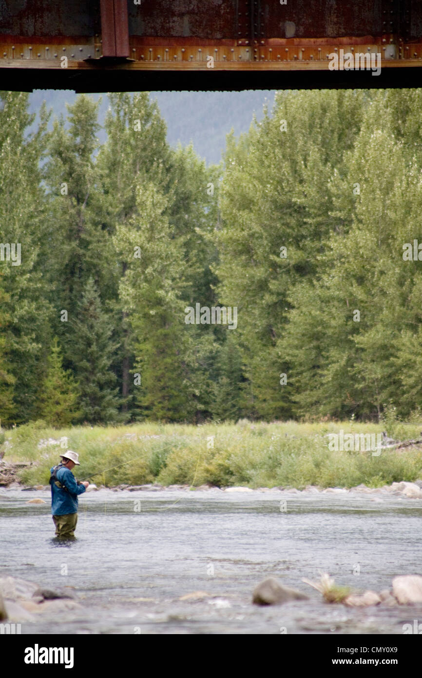 Fliegenfischer am Michel Creek, Fernie, Britisch-Kolumbien. Stockfoto