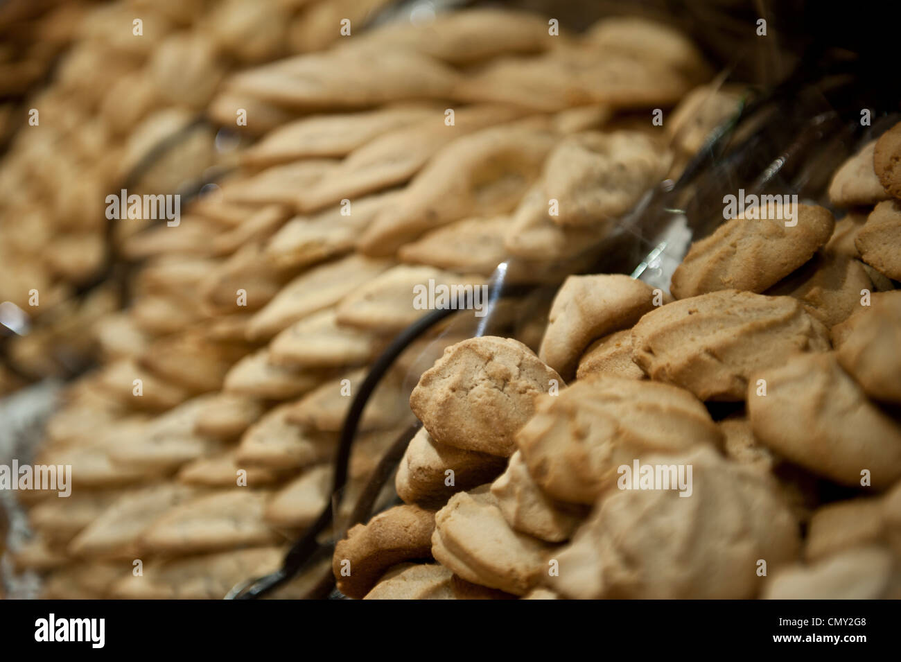 Butter Cookies weiter zu Baguettes. Stockfoto