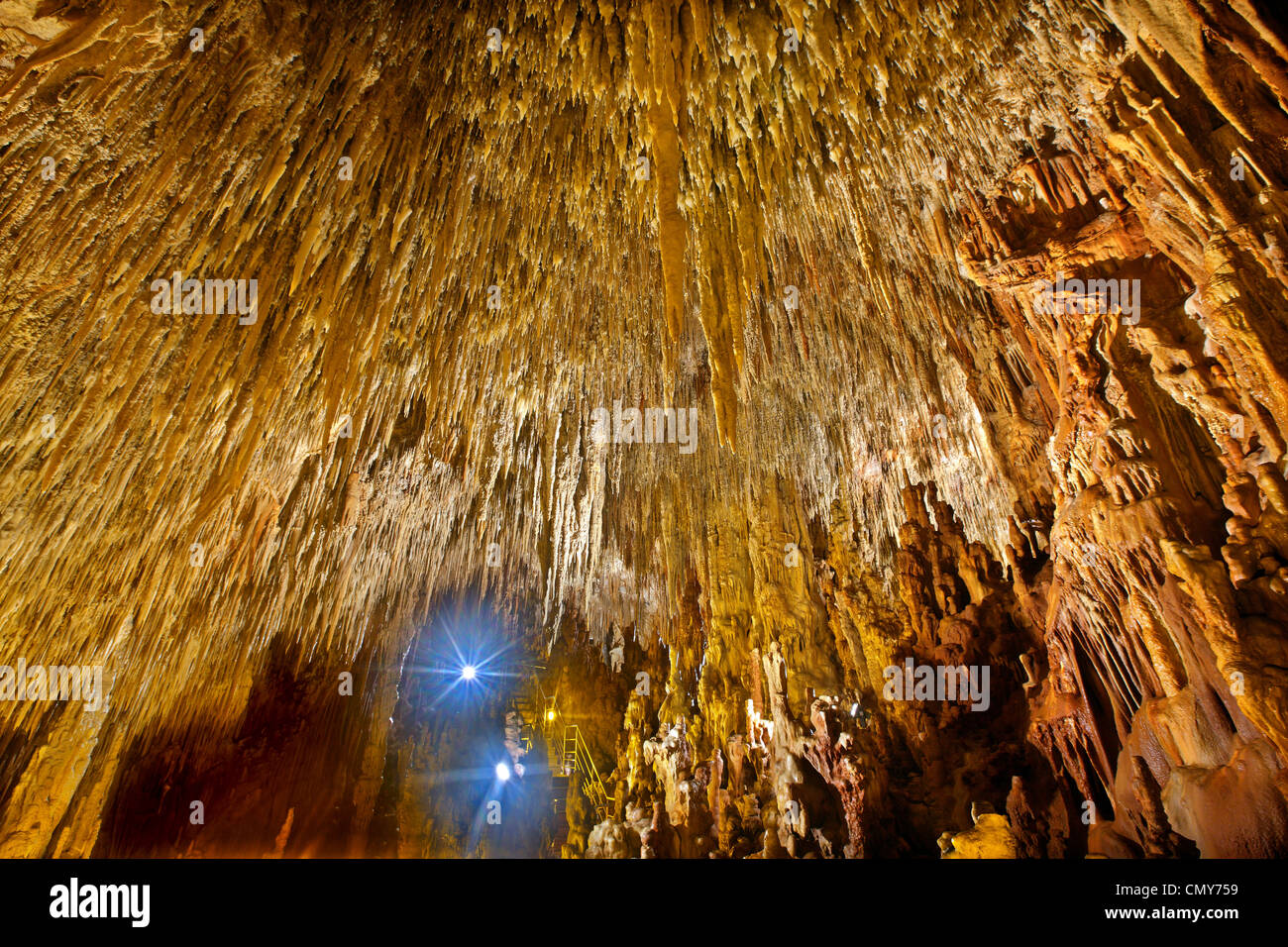 Die Kastania-Höhle, eine der schönsten Höhlen in Griechenland, in Vatika Region Lakonien, Peloponnes, Griechenland Stockfoto
