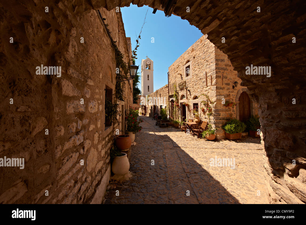Mittelalterliche Gassen des Genueser Mastix befestigte Dorf Mesta, Mastichochoria Bereich der Insel Chios, Griechenland. Stockfoto