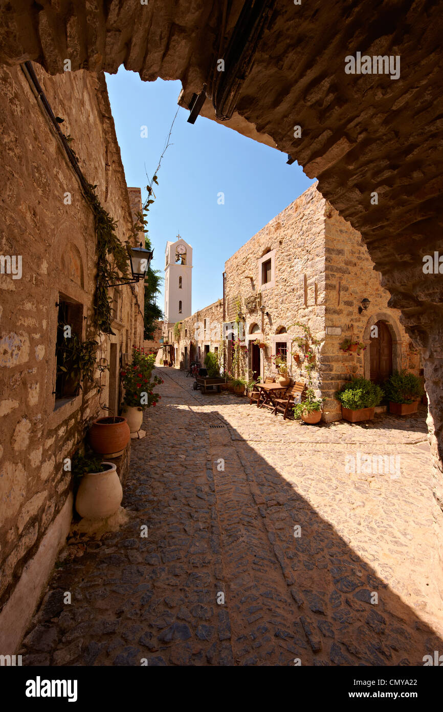 Mittelalterliche Gassen des Genueser Mastix befestigte Dorf Mesta, Mastichochoria Bereich der Insel Chios, Griechenland. Stockfoto