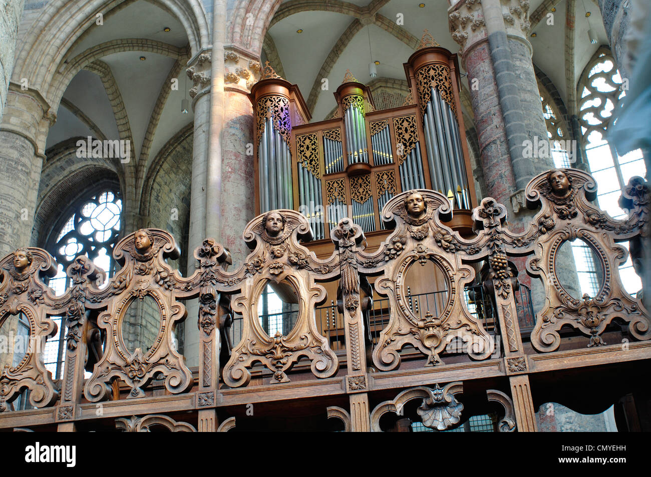 Belgien, Flandern, Gent, St. Nicholas Church St. Niklaaskerk, aus Holz geschnitzt Stockfoto