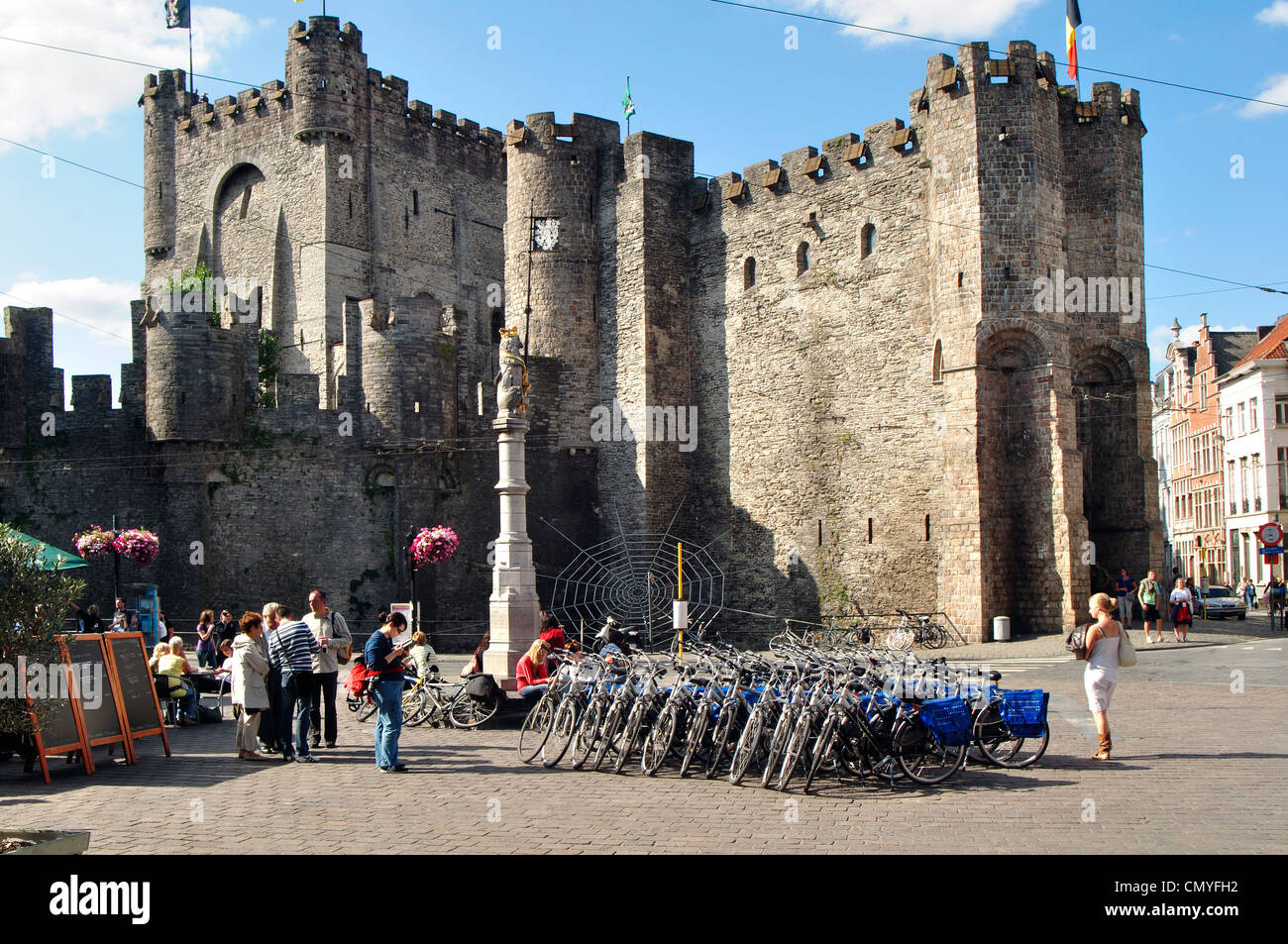 Belgien, Flandern, Gent, Burg Gravensteen, viele Fahrrad Stockfoto