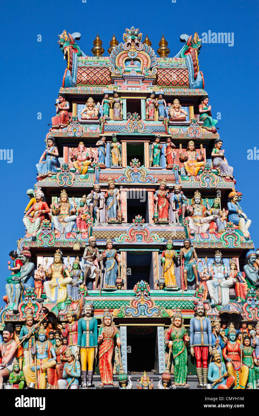 Singapur, Sri Mariamman Temple, Indische Gottheiten schmücken Hauptzugang Stockfoto