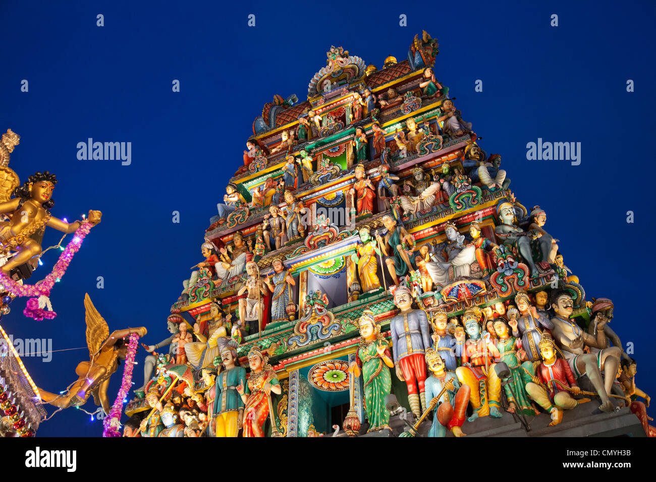 Singapur, Sri Mariamman Temple, Indische Gottheiten schmücken Hauptzugang Stockfoto