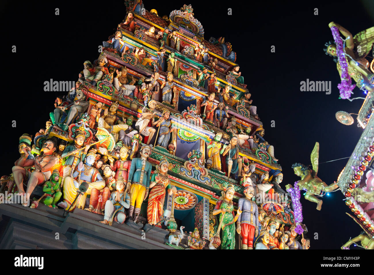 Singapur, Sri Mariamman Temple, Indische Gottheiten schmücken Hauptzugang Stockfoto